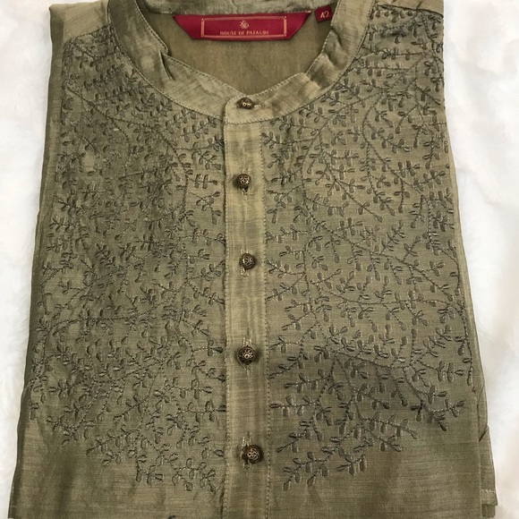 Beautiful embroidery detail kurta - Picture 4 of 7